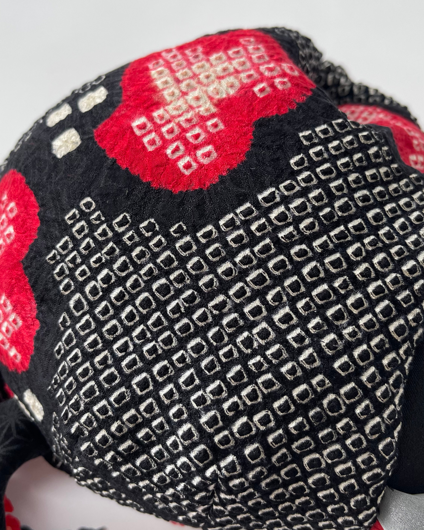 金魚ポーチバッグ / 黒絞り